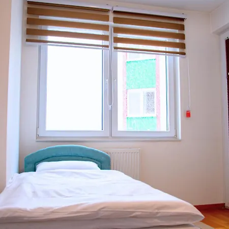 Gate Apartment *